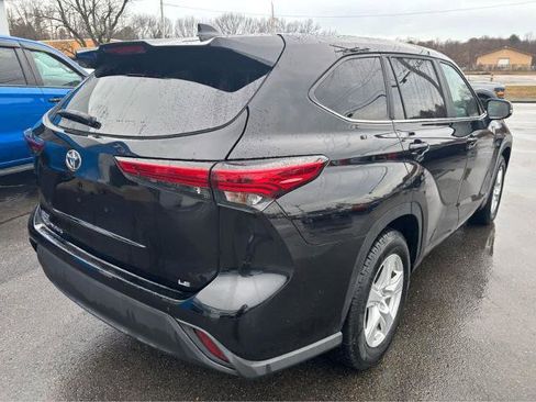Used 2023 Toyota Highlander LE FWD image 16