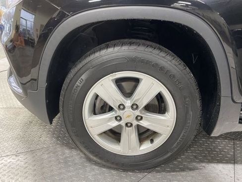 Used 2020 Chevrolet Trax LT w/ LT Convenience Package image 10