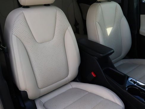 Used 2021 Buick Encore GX Essence w/ Advanced Technology Package image 14