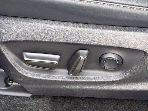 Certified 2025 Toyota Crown Platinum image 29