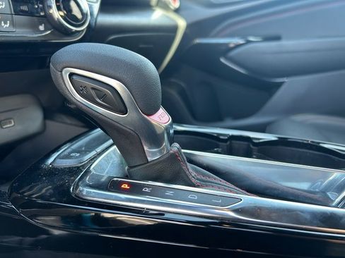 Used 2025 Chevrolet Trax RS w/ Sunroof Package image 17