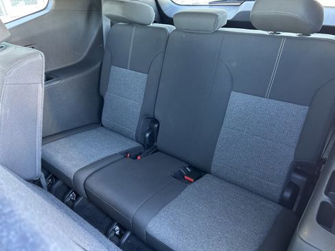 Used 2025 GMC Acadia Elevation image 11