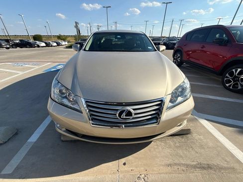 Used 2010 Lexus ES 350 w/ Preferred Accessory Package FWD image 2