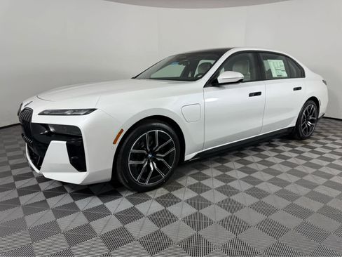 New 2026 BMW 750e xDrive w/ Executive Package image 8