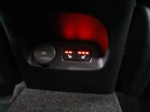 Certified 2025 Volvo XC40 B5 Core image 33