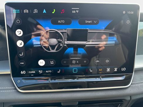 New 2025 Volkswagen Tiguan SE image 23