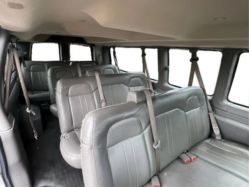 Used 2022 Chevrolet Express 3500 LS RWD image 17