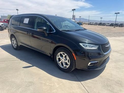 Certified 2024 Chrysler Pacifica Limited FWD image 6