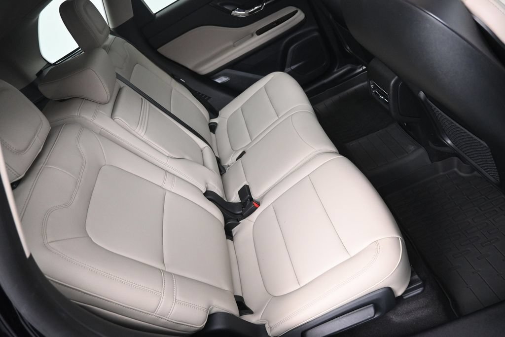 Used 2025 Lincoln Corsair AWD image 23
