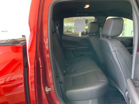 Used 2025 Chevrolet Colorado Trail Boss AWD/4WD image 19