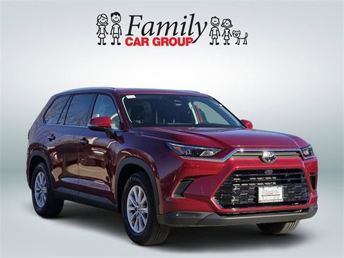Used 2025 Toyota Grand Highlander XLE image 2