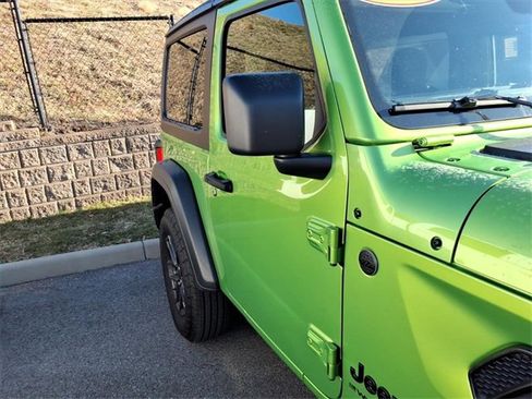 Used 2025 Jeep Wrangler Sport image 5