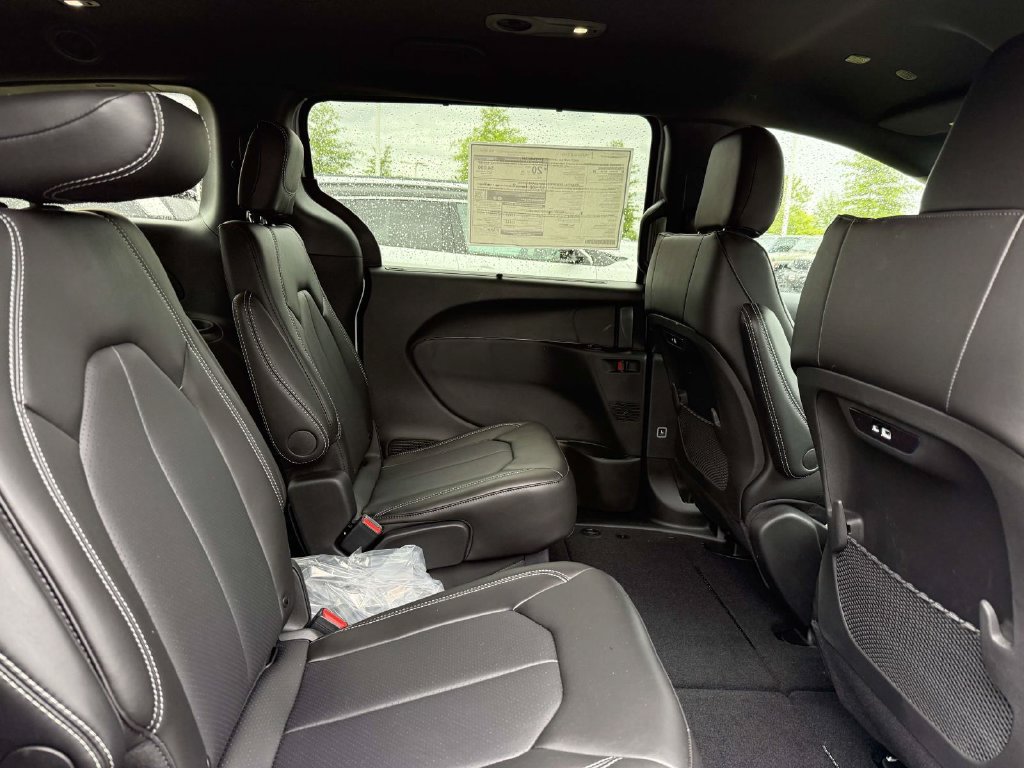 New 2026 Chrysler Pacifica Select w/ S Appearance Package AWD/4WD image 15