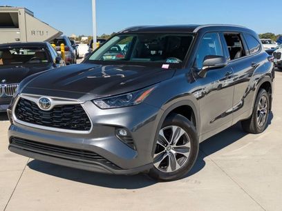 Used 2022 Toyota Highlander XLE