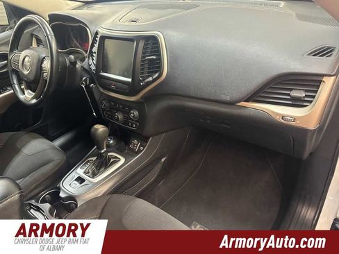 Used 2017 Jeep Cherokee Latitude image 37