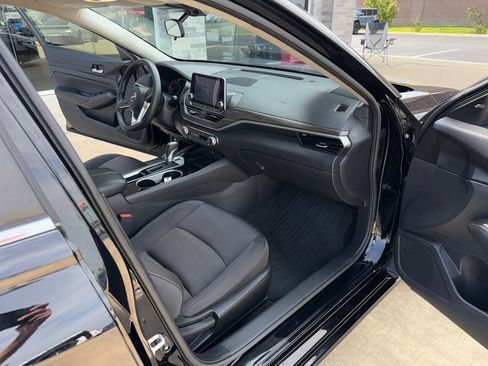 Used 2024 Nissan Altima 2.5 SV FWD image 21