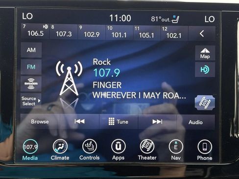 Used 2019 Chrysler Pacifica Limited w/ Advanced Safetytec Group FWD image 19