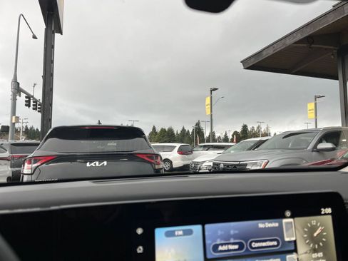 Used 2025 Nissan Kicks SV image 17