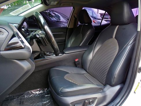Used 2019 Toyota Camry SE w/ Audio Package FWD image 16