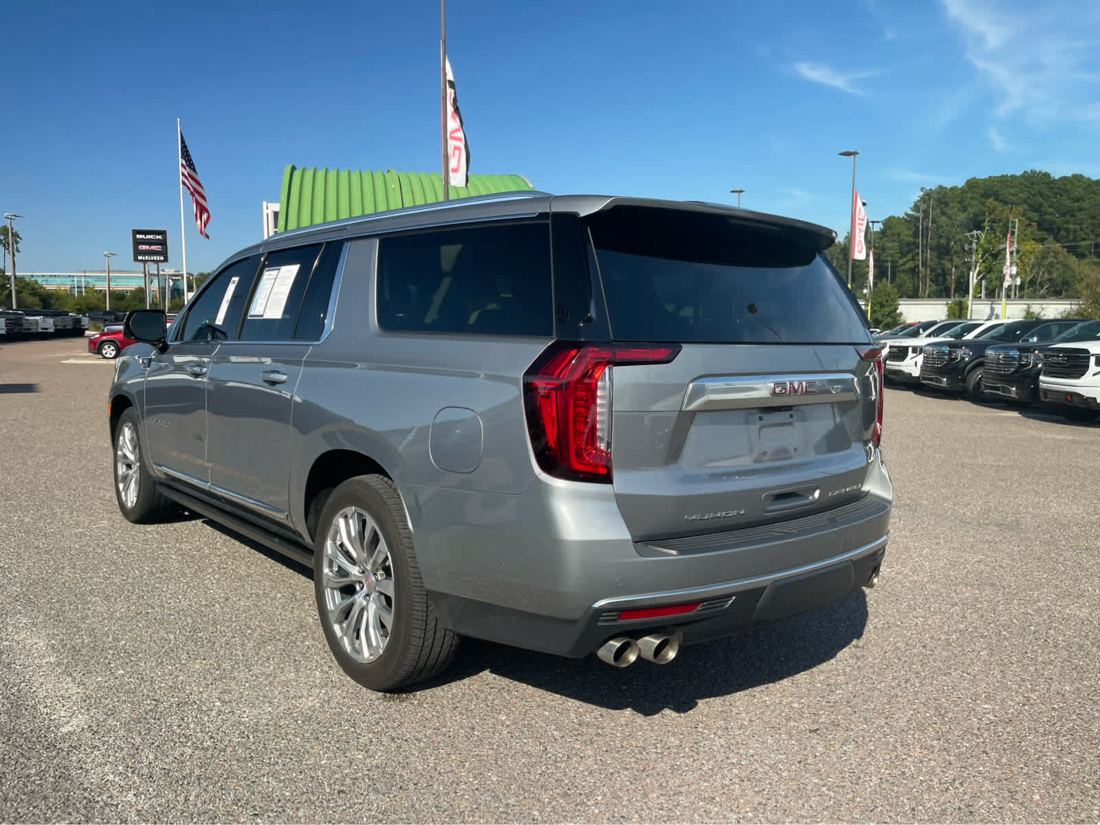 Used 2024 GMC Yukon XL Denali w/ Denali Reserve Package AWD/4WD image 7