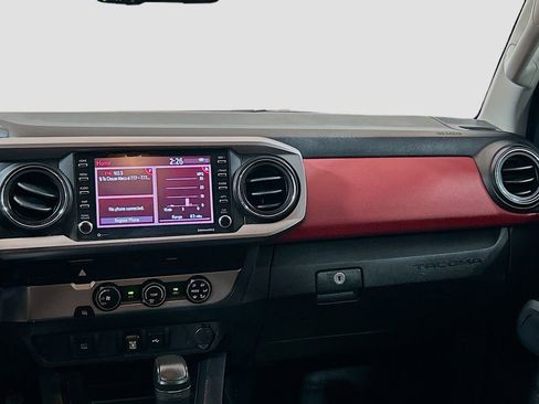 Used 2020 Toyota Tacoma SR5 image 19