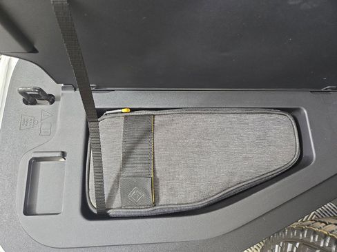 Used 2023 Rivian R1T Launch Edition image 32