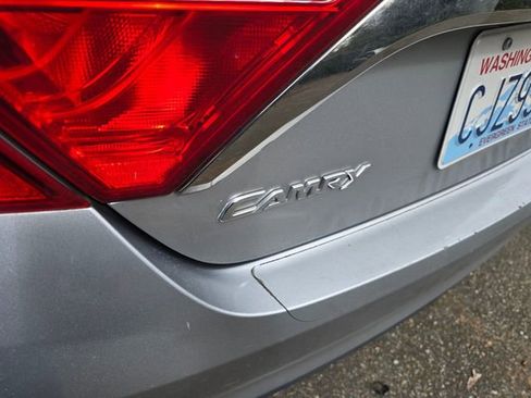 Used 2015 Toyota Camry SE image 3