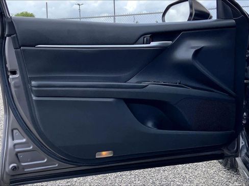 Used 2019 Toyota Camry SE image 21