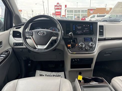 Used 2017 Toyota Sienna XLE w/ XLE Navigation Package FWD image 8