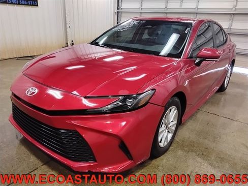 Used 2025 Toyota Camry LE image 4