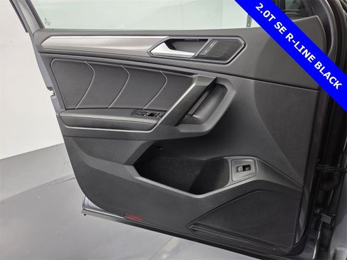 Used 2022 Volkswagen Tiguan SE R-Line image 36