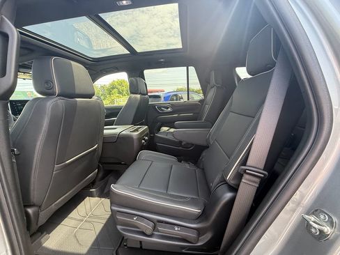 Used 2024 Chevrolet Tahoe Premier w/ Premium Package AWD/4WD image 19