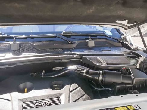 Used 2017 Land Rover Discovery Sport SE image 25