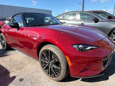 Used 2024 MAZDA MX-5 Miata Grand Touring RWD image 2