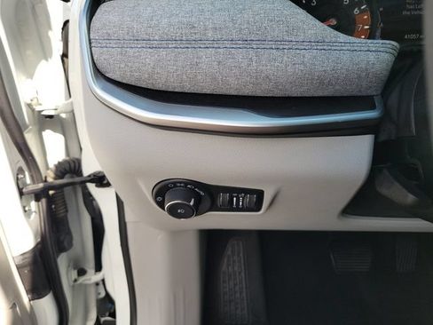 Used 2024 Jeep Compass Latitude AWD/4WD image 32