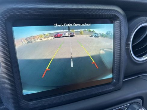 Used 2018 Jeep Wrangler Unlimited Sahara AWD/4WD image 34