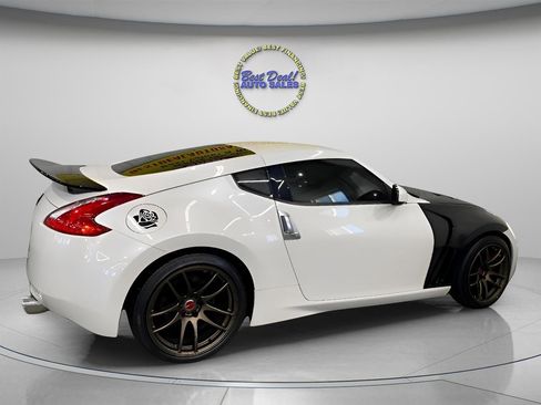 Used 2017 Nissan 370Z Coupe RWD image 5