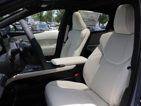 New 2026 Lexus ES 350e FWD image 32