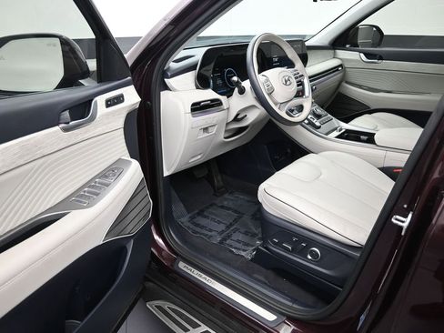 Used 2024 Hyundai Palisade Calligraphy image 11