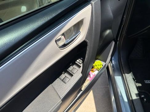Used 2017 Toyota Corolla LE w/ Carpet Mat Package (TMS) FWD image 10