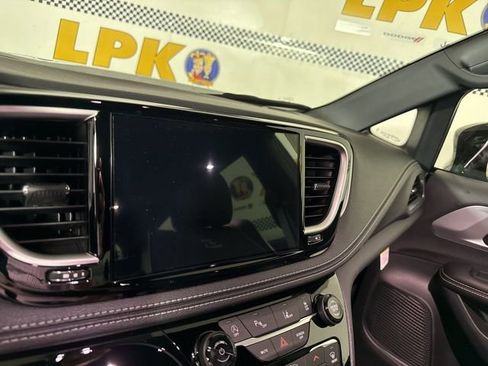 New 2026 Chrysler Pacifica Limited image 22