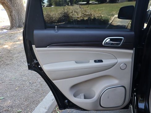 Used 2018 Jeep Grand Cherokee Overland AWD/4WD image 24