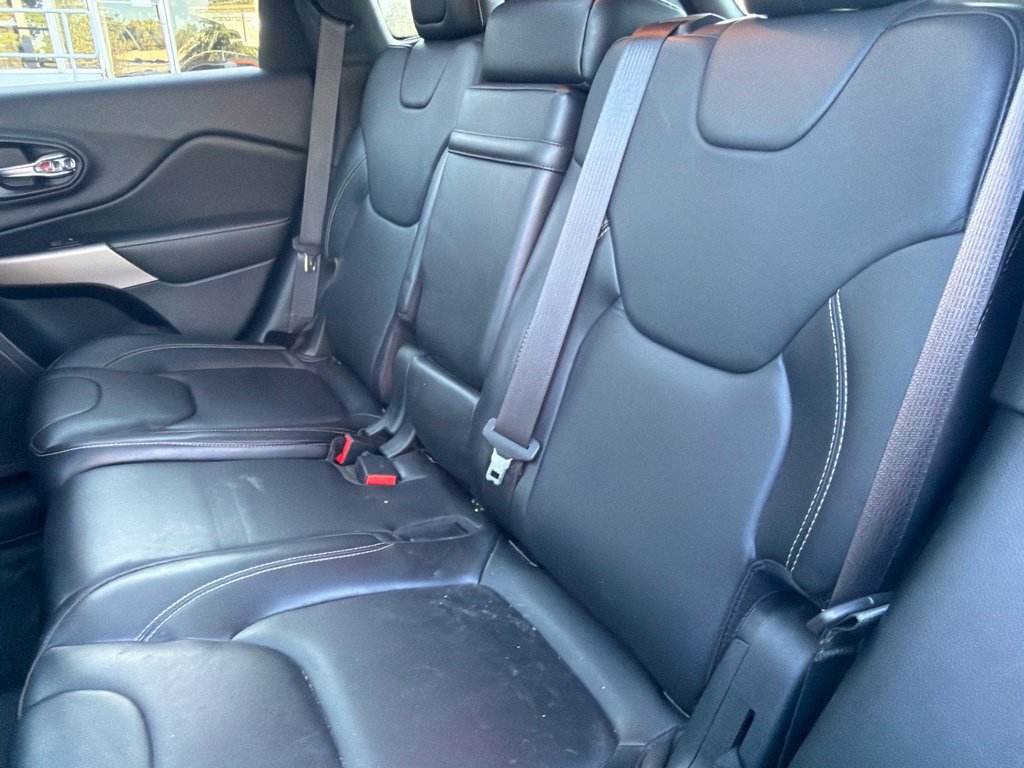 Used 2018 Jeep Cherokee Limited AWD/4WD image 20
