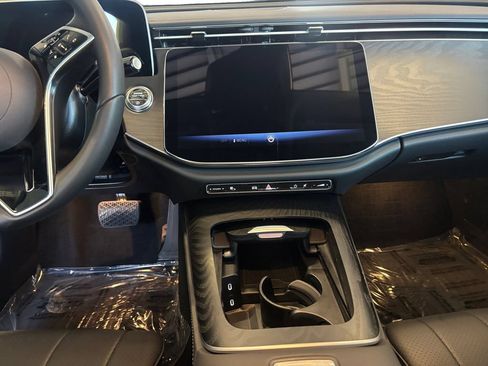 Used 2025 Mercedes-Benz E 350 4MATIC Sedan image 11
