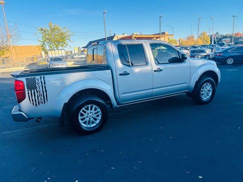 Used 2018 Nissan Frontier SV image 6