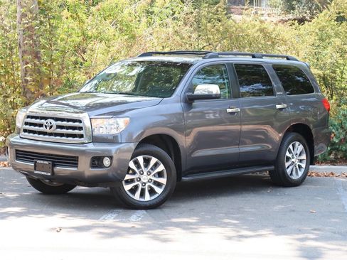 Used 2017 Toyota Sequoia Limited w/ Safety & Convenience Package AWD/4WD image 4