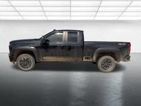 Used 2022 Chevrolet Silverado 2500 Custom w/ Custom Value Package AWD/4WD image 3