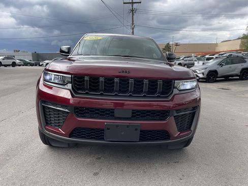 Used 2026 Jeep Grand Cherokee Altitude AWD/4WD image 5