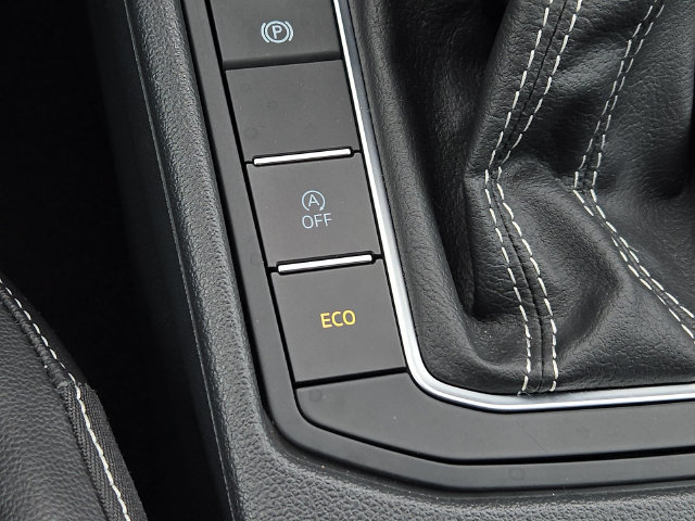 Certified 2026 Volkswagen Jetta SE w/ Black Wheel Package FWD image 25