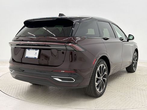 Used 2025 Lincoln Nautilus Reserve AWD/4WD image 9